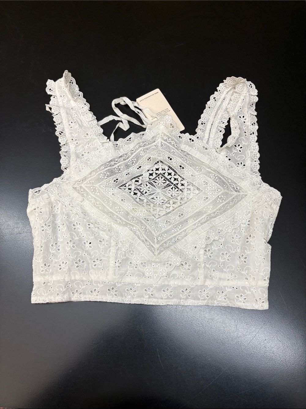 Doen White Eyelet Lace Cropped Tank